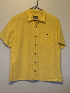 Men’s Royal Robbins Short Sleeve Button Down Short Sleeve Shirt. Size Large
